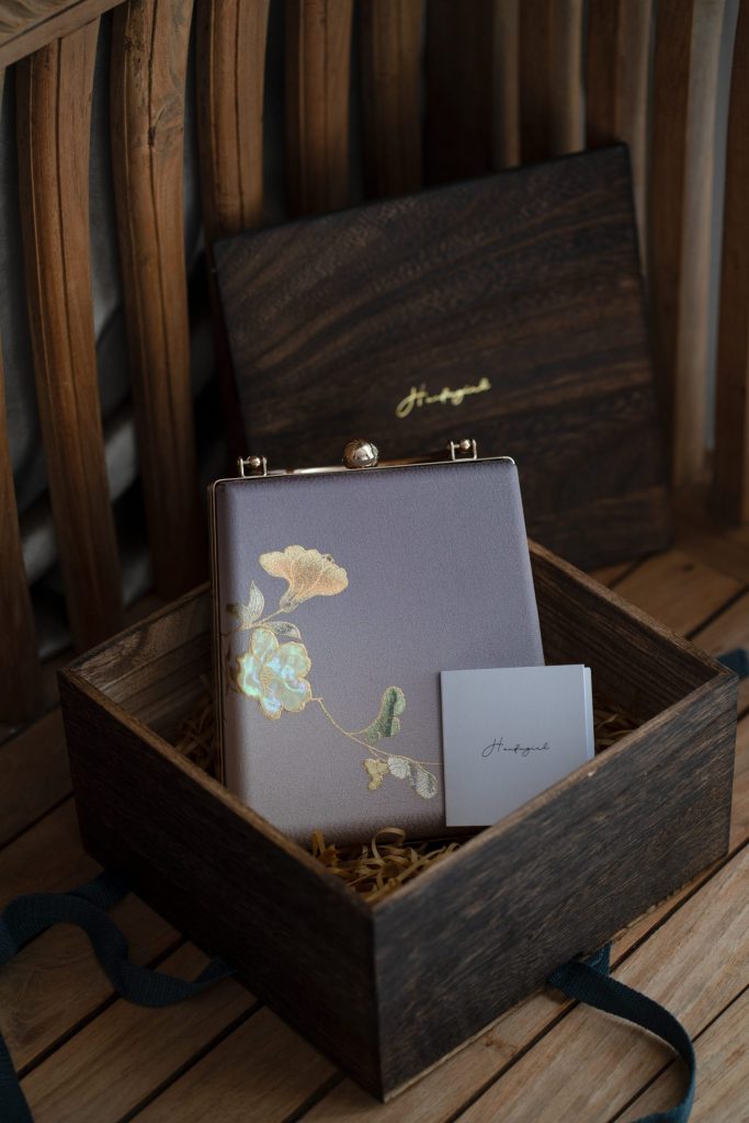 [SOLD] Pure kimono silk with mother-of-pearl inlay handbag