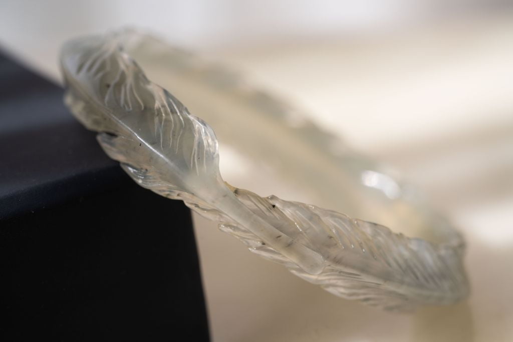 Light as a Feather 玉化羽