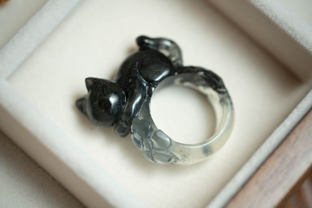 Charming Black Serpentine Jade Cat Ring