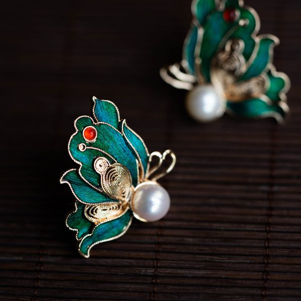 Plume Pearl Earrings