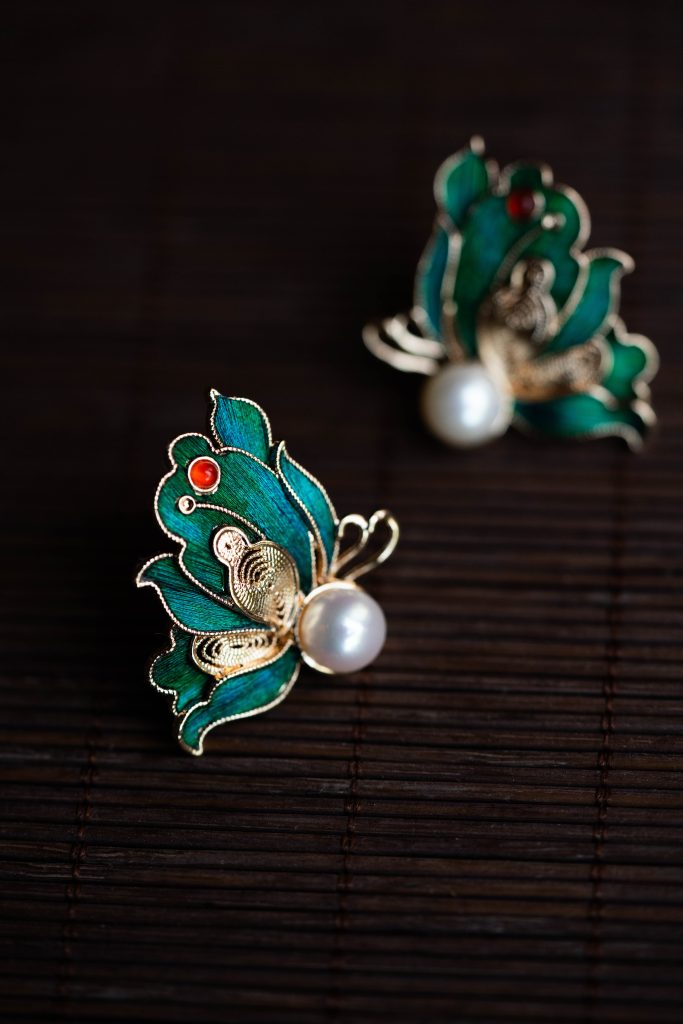 Plume Pearl Earrings