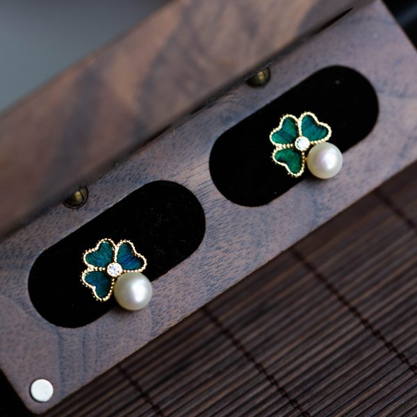 Begonia Pearl Studs